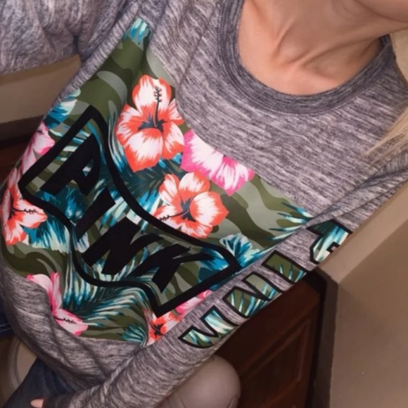 Rare 😍 😍vs pink tropical crew sweater size small - Picture 6 of 6